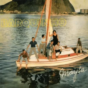 Capa do álbum O Barquinho de Maysa, mostrando pessoas a bordo de um barco a vela no mar com morros do Rio de Janeiro ao fundo.